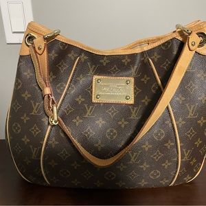 Galleria Medium Monogram